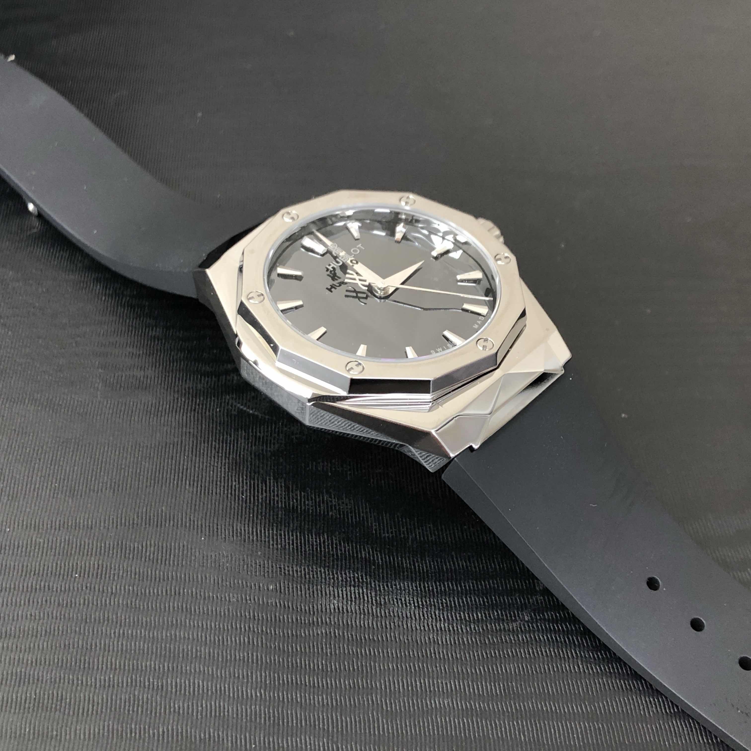 Hublot 550.NS.1800.RX.ORL19 CLASSIC FUSION Automatic Titanium