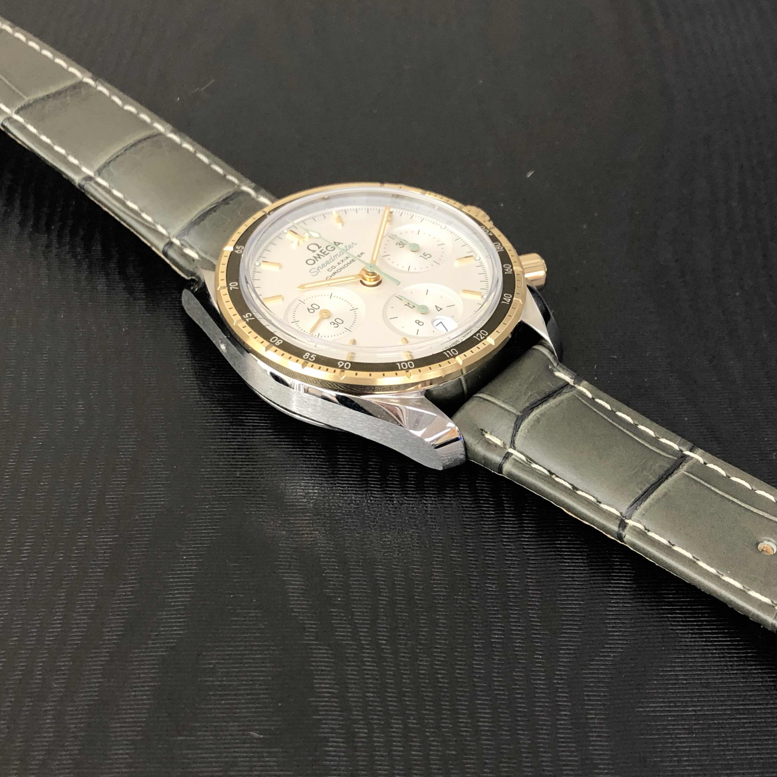 Omega 324.23.38.50.02.001 SPEEDMASTER Automatic 18kt Gold & Steel