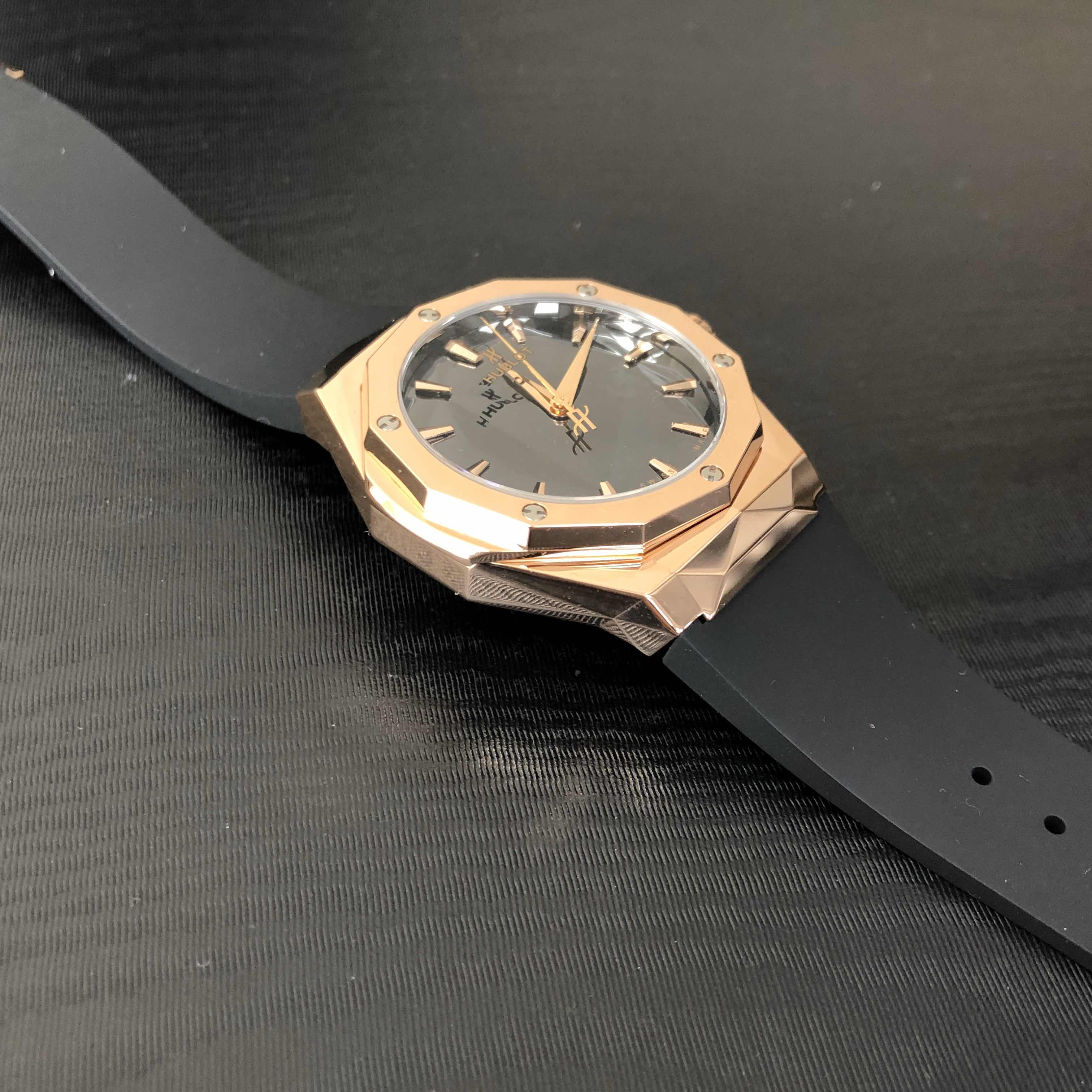Hublot 550.OS.1800.RX.ORL19 CLASSIC FUSION Automatic 18kt Rose Gold