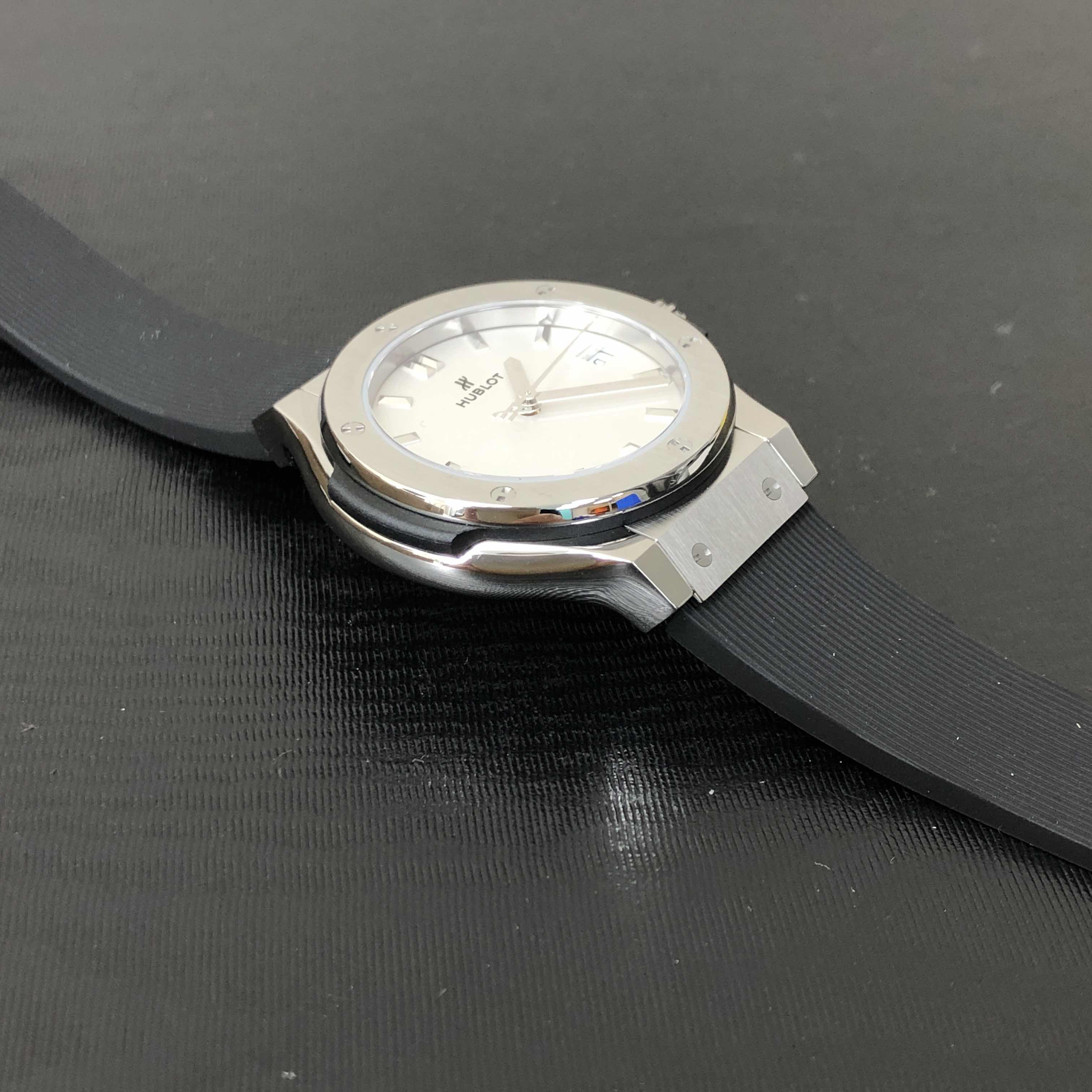 Hublot 581.NX.2611.RX CLASSIC FUSION Quartz Titanium