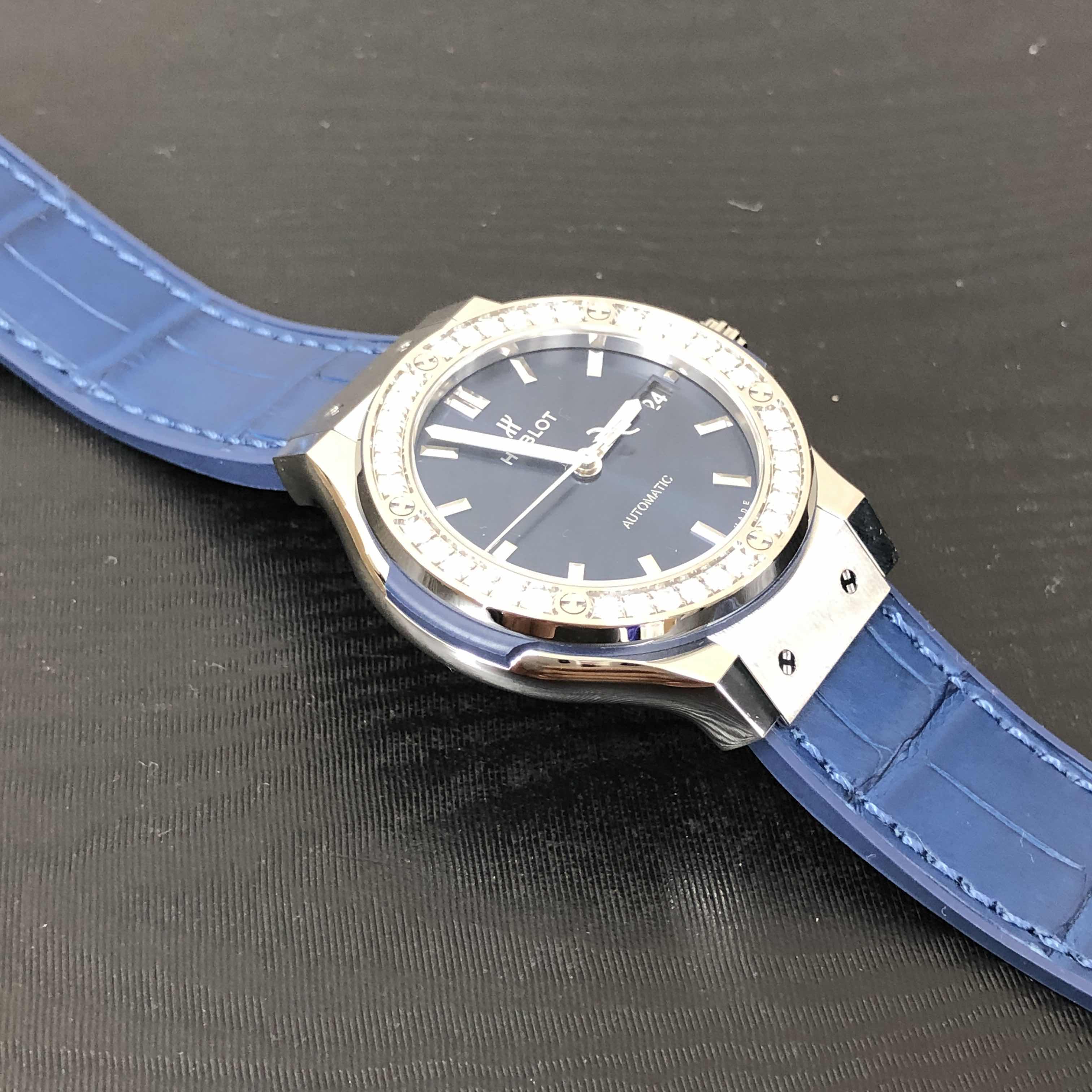 Hublot 565.NX.7170.LR.1204 CLASSIC FUSION Automatic Stainless Steel & Diamonds