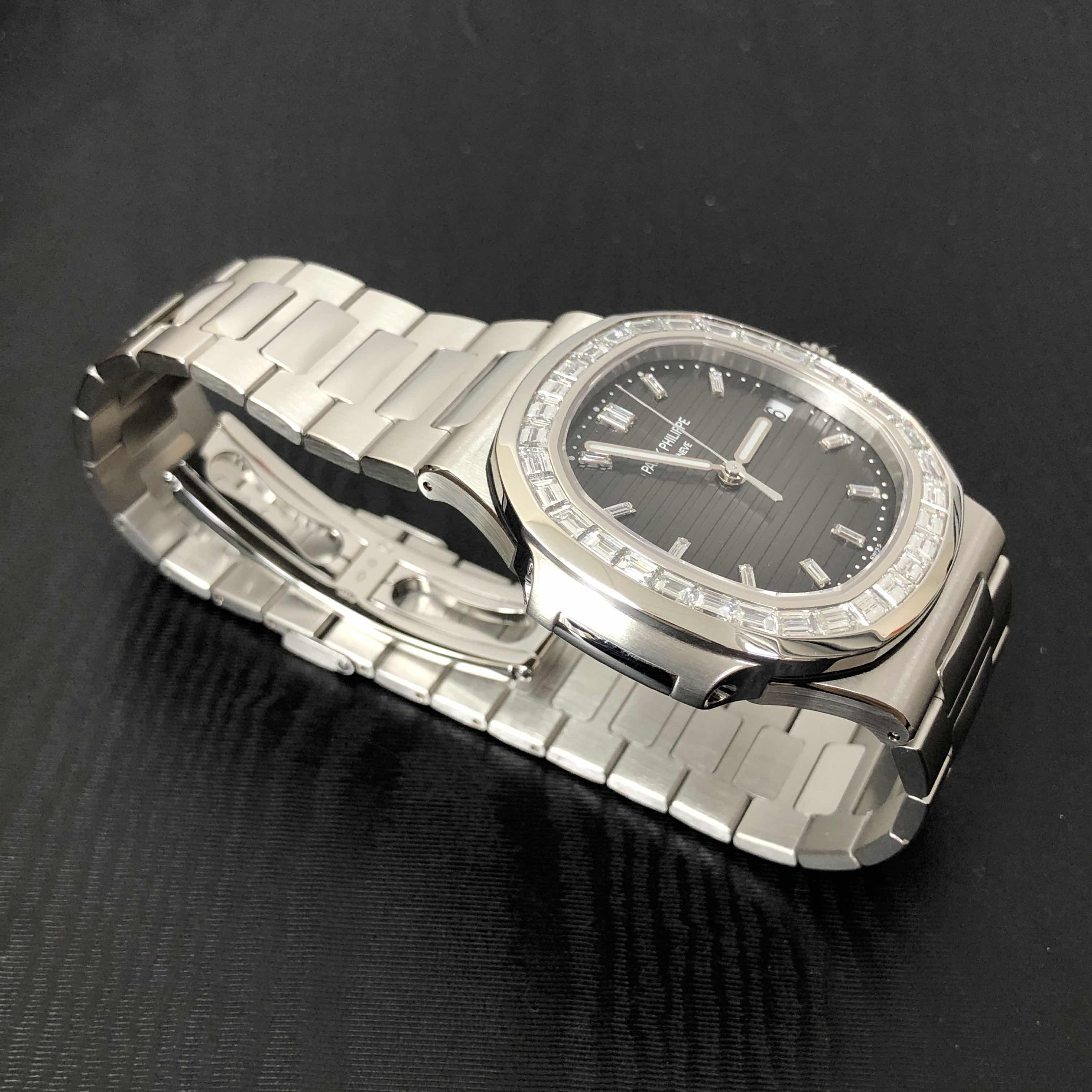Patek Philippe 5711/110P-001 NAUTILUS Automatic 18kt White Gold & Diamond