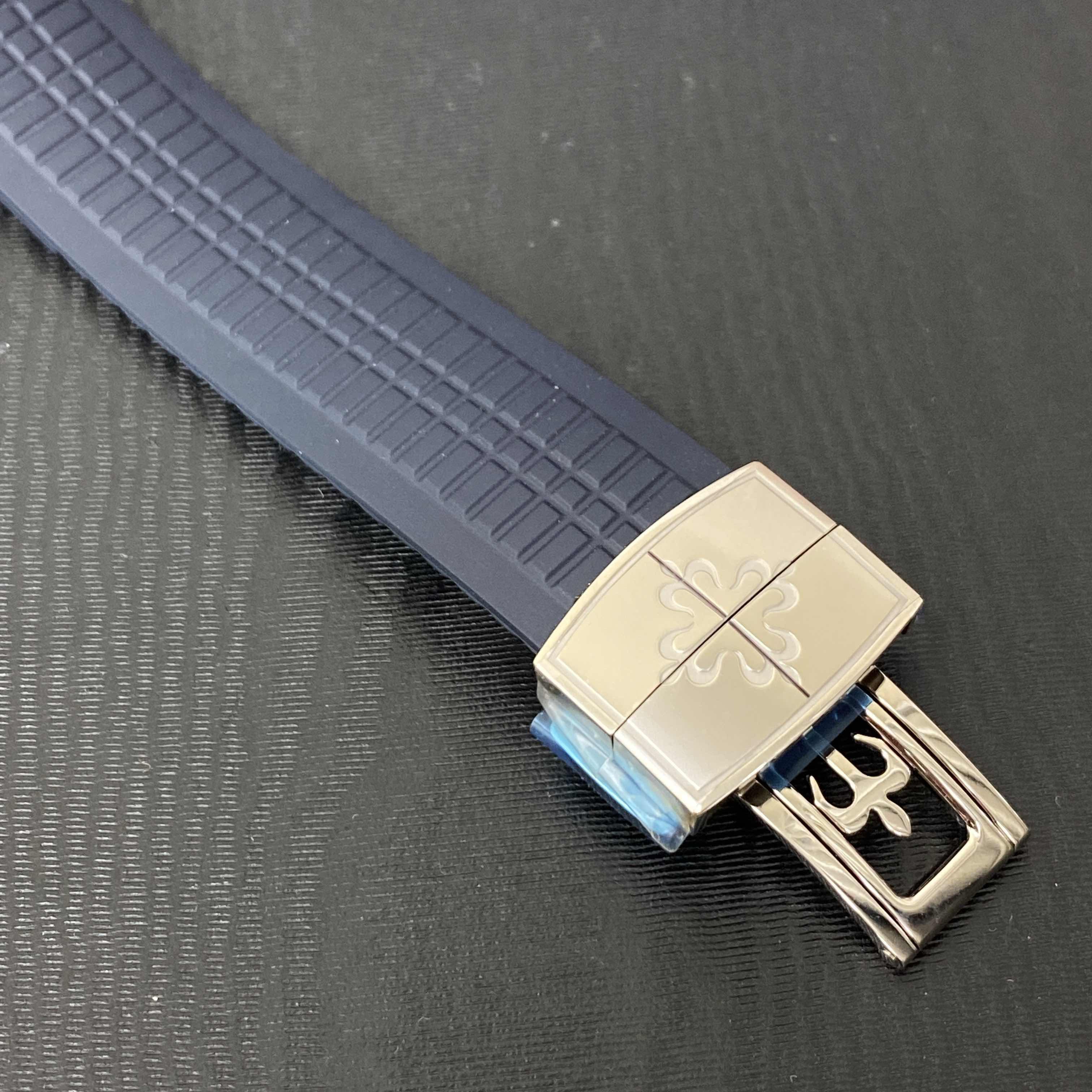 Patek Philippe 5968G-001 AQUANAUT Automatic 18kt White Gold