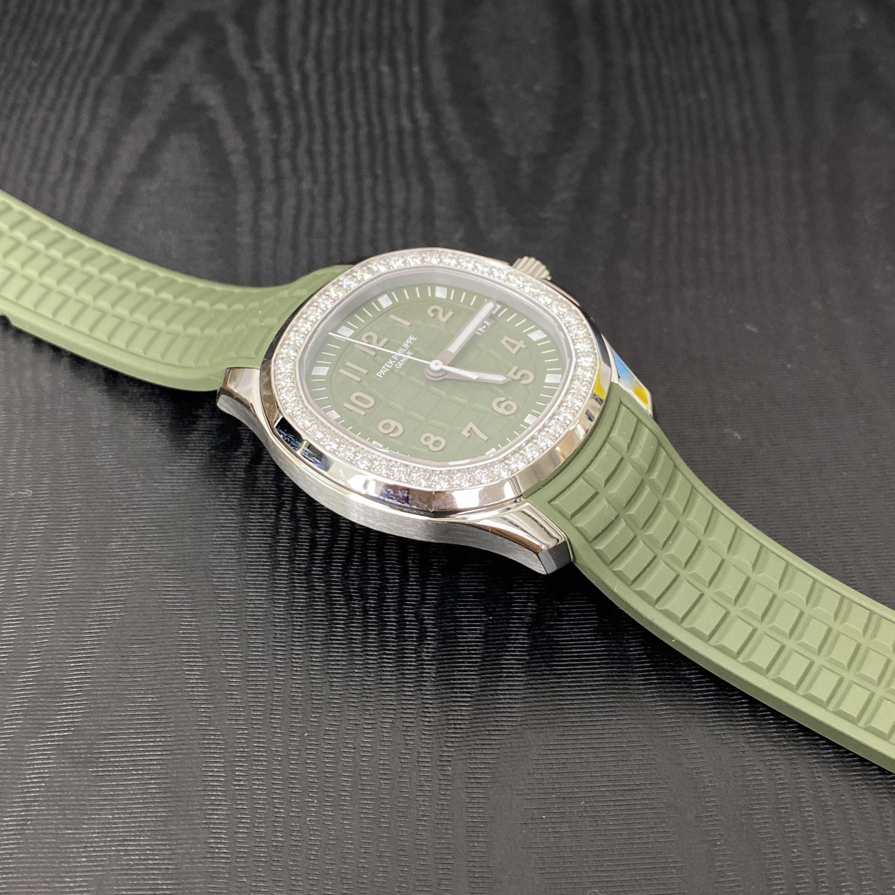 Patek Philippe 5267/200A-011 AQUANAUT Quartz Stainless Steel & Diamonds