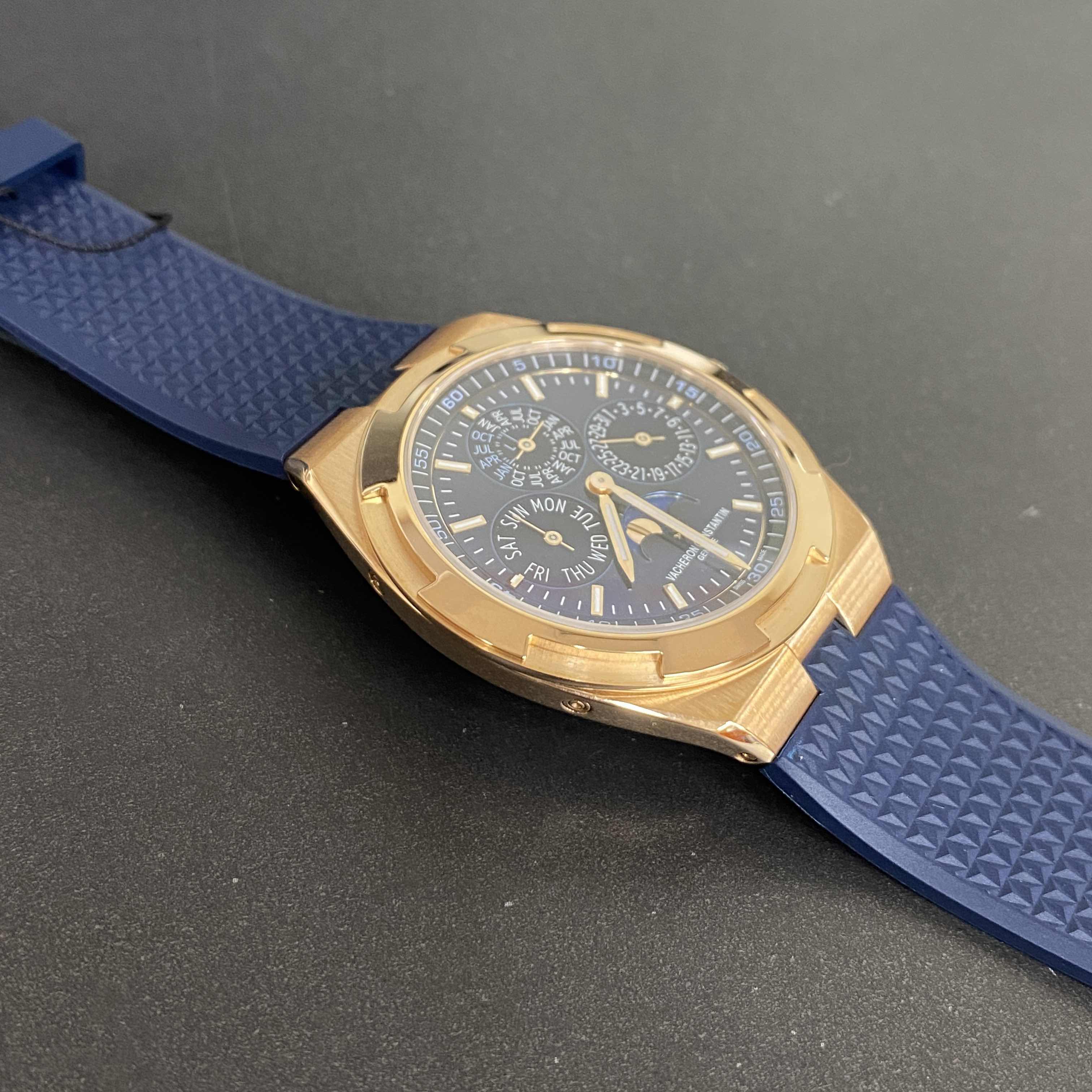 Vacheron Constantin 4300V/000R-B509 OVERSEAS Automatic 18kt Rose Gold