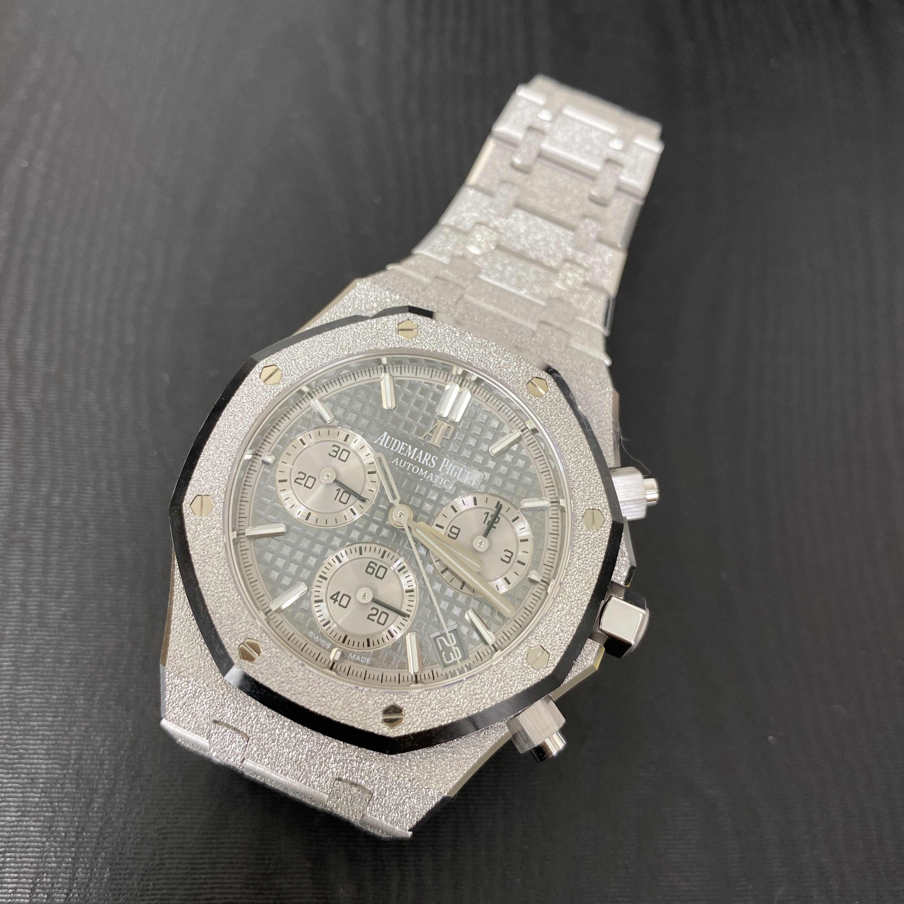 Audemars Piguet 26239BC.GG.1224BC.01 ROYAL OAK Automatic 18kt White Gold