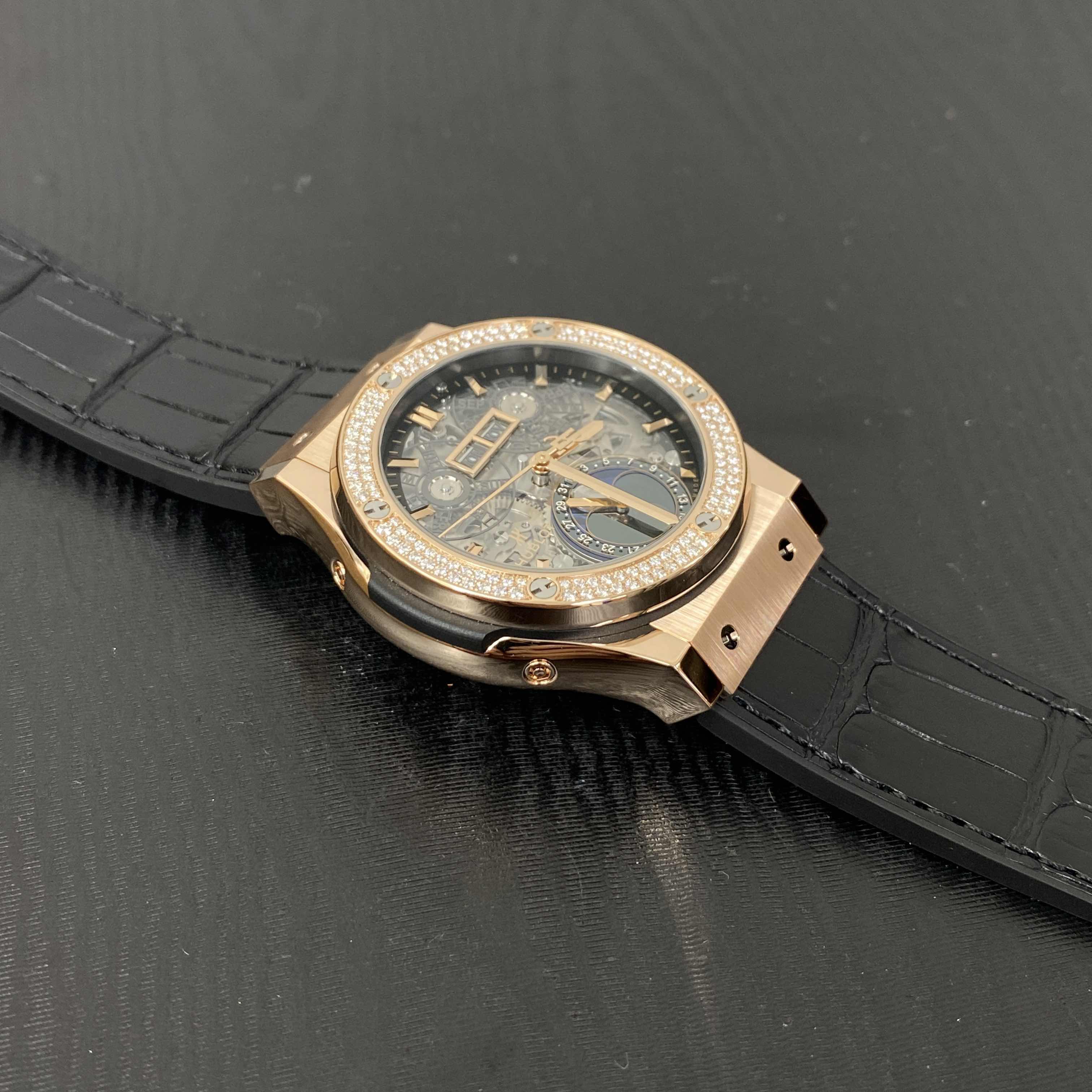 Hublot 547.OX.0180.LR.1104 CLASSIC FUSION Automatic 18kt Rose Gold & Diamonds
