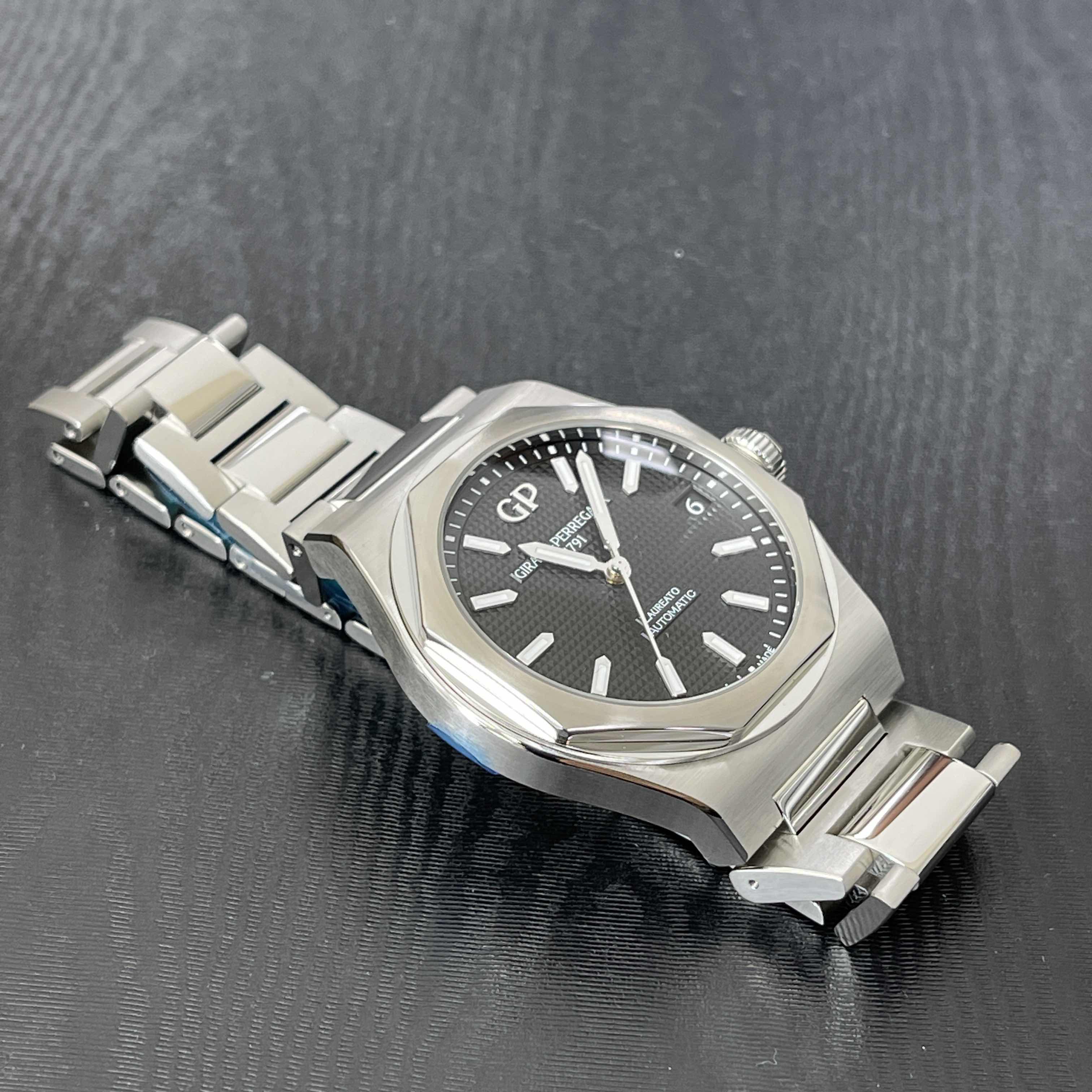 Girard Perregaux 81010-11-634-11A LAUREATO Automatic Stainless Steel