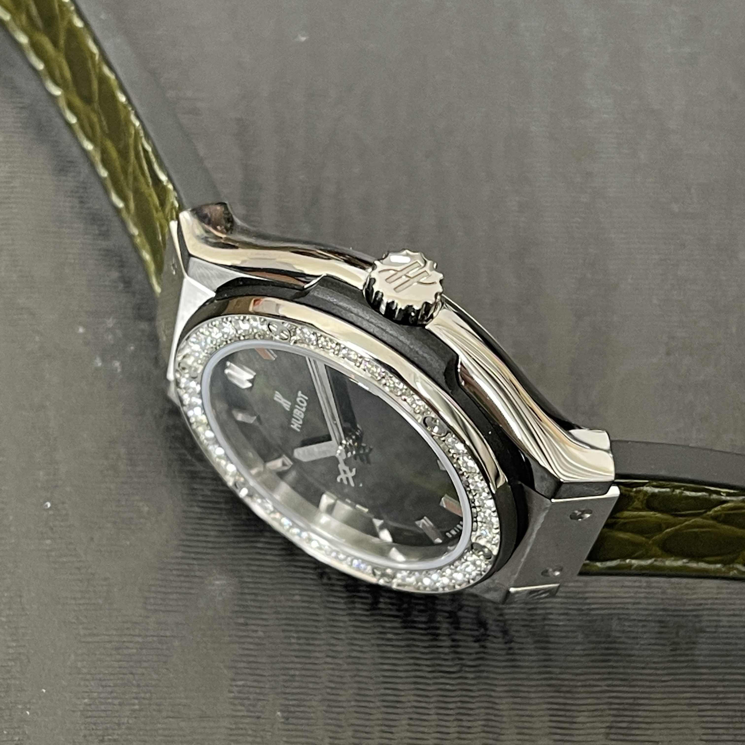 Hublot 581.NX.8970.LR.1104 CLASSIC FUSION Quartz Titanium & Diamond